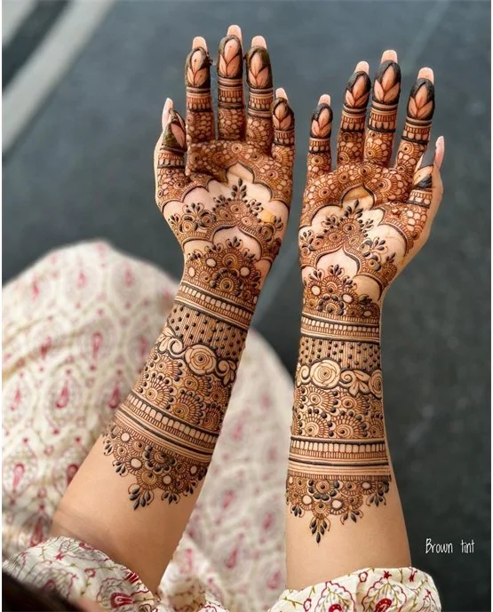 Leaf Weave Blend Using Modern Full Hand Mehndi Design